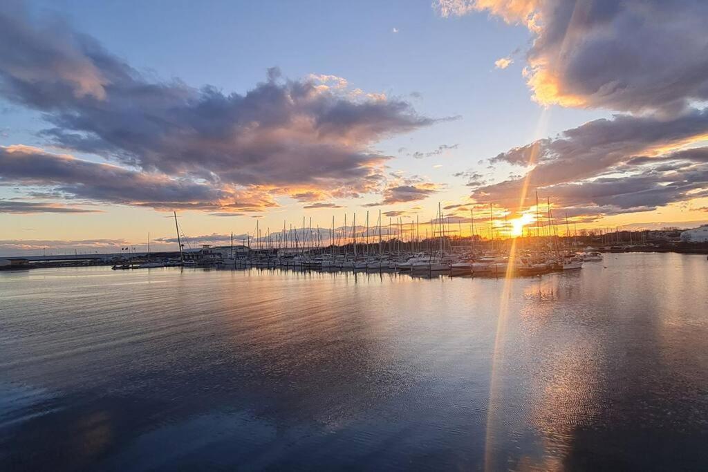 Appartement Avec Balcon, Vue Mer, Piscine, Parking Agde Dış mekan fotoğraf